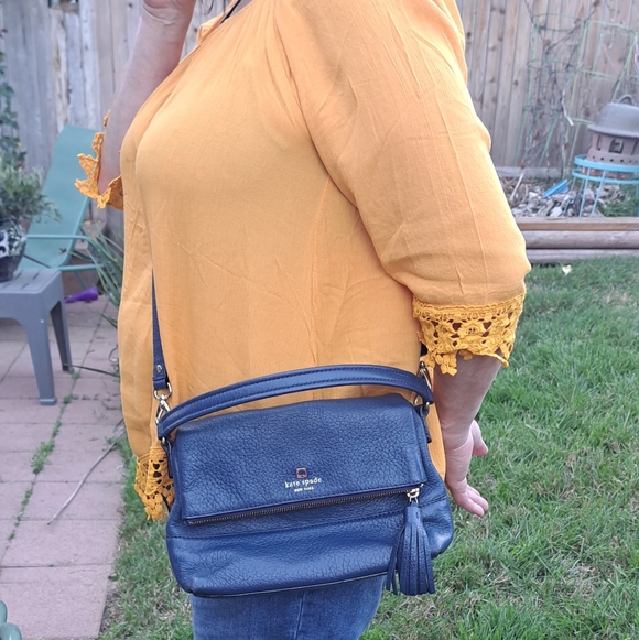 Kate Spade New York Cobble Hill tassel crossbody bag in a navy blue - Picture 4 of 16